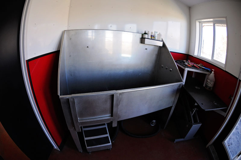 780's grooming station.